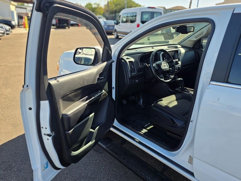 2017 GMC Canyon 2WD Crew Cab 128.3" SLE - 22975427 - 40