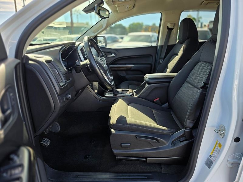 2017 GMC Canyon 2WD Crew Cab 128.3" SLE - 22975427 - 6