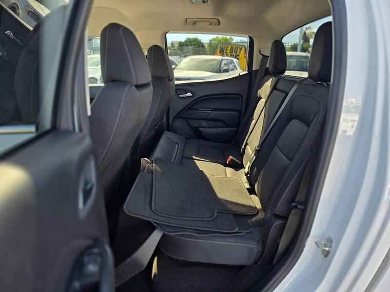 2017 GMC Canyon 2WD Crew Cab 128.3" SLE - 22975427 - 8