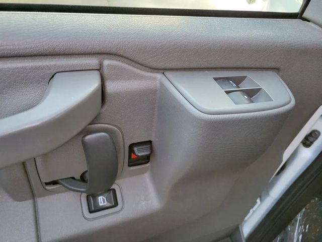 2017 GMC Savana 2500 Cargo Van 3D - 22924054 - 21