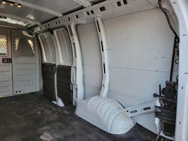 2017 GMC Savana 2500 Cargo Van 3D - 22924054 - 28