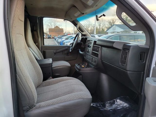 2017 GMC Savana 2500 Cargo Van 3D - 22924054 - 33