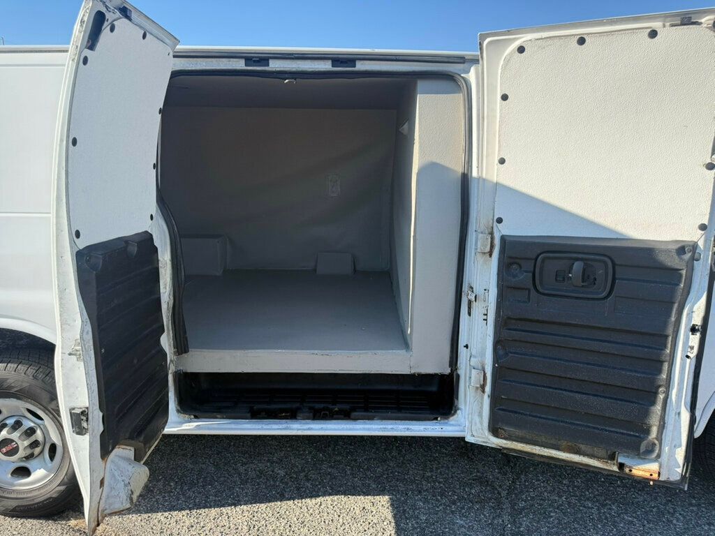 2017 GMC Savana 3500 SERIES CARGO VAN 72,000 ORIGINAL MILEAGE - 22968541 - 25