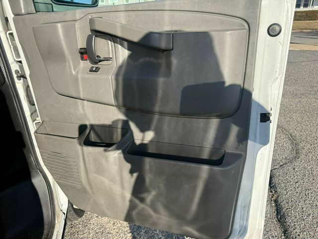 2017 GMC Savana 3500 SERIES CARGO VAN 72,000 ORIGINAL MILEAGE - 22968541 - 26