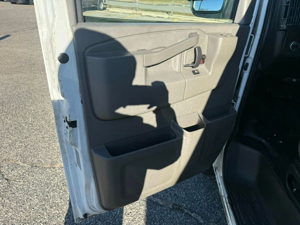 2017 GMC Savana 3500 SERIES CARGO VAN 72,000 ORIGINAL MILEAGE - 22968541 - 8