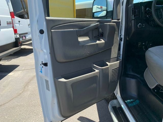 2017 GMC Savana Cargo Van RWD 2500 135" - 23037952 - 28