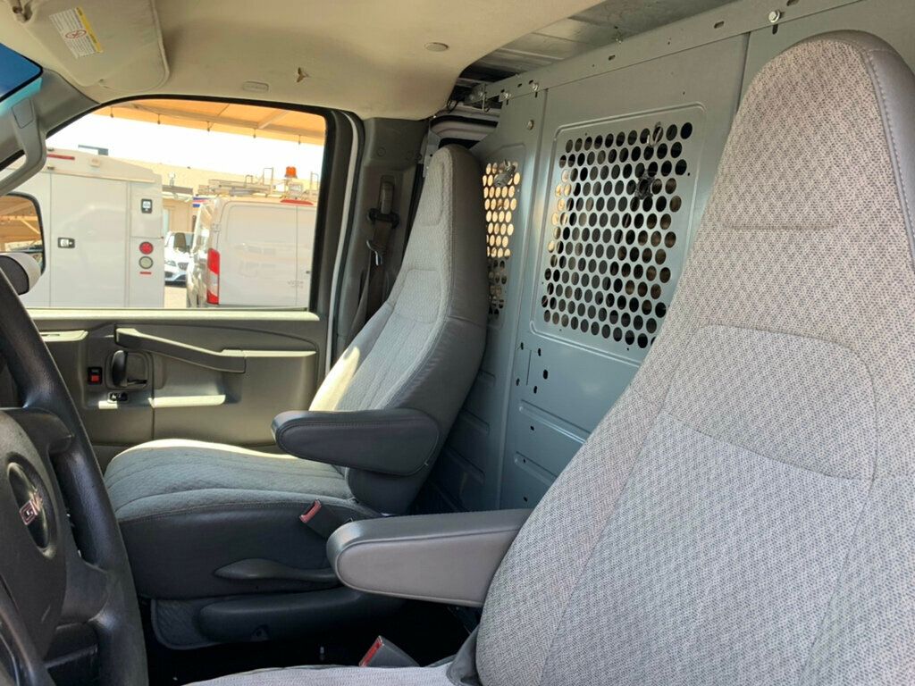 2017 GMC Savana Cargo Van RWD 2500 135" - 23037952 - 31