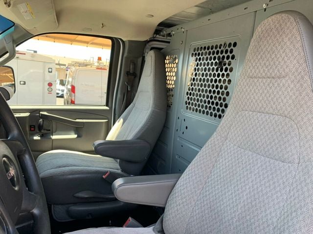 2017 GMC Savana Cargo Van RWD 2500 135" - 23037952 - 31
