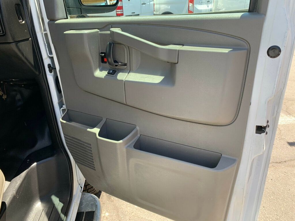 2017 GMC Savana Cargo Van RWD 2500 135" - 23037952 - 33