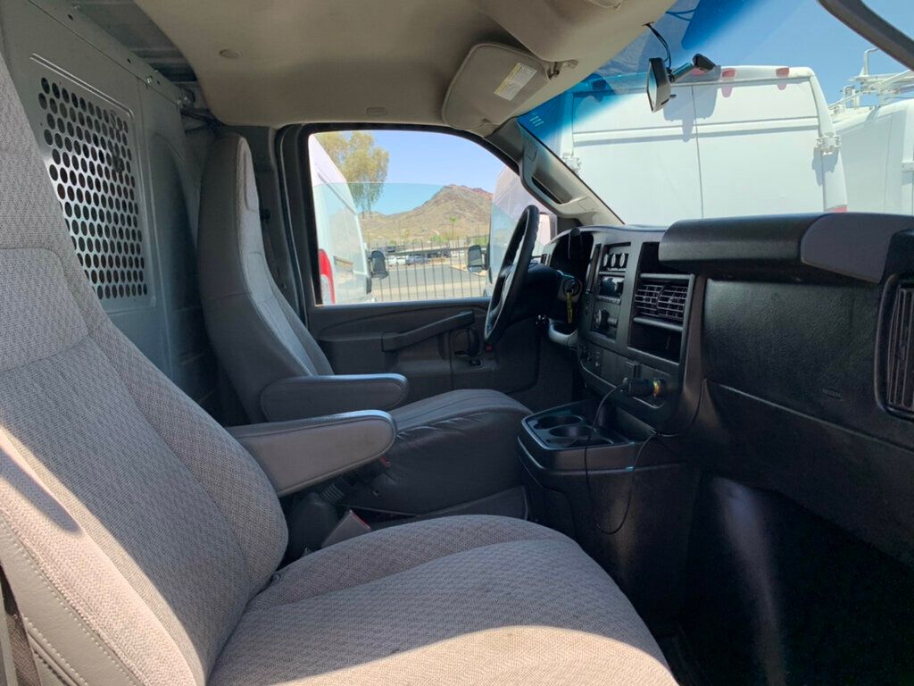 2017 GMC Savana Cargo Van RWD 2500 135" - 23037952 - 34