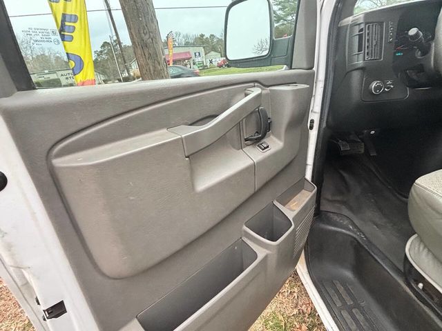 2017 GMC Savana Cargo Van RWD 2500 135" - 22958735 - 23