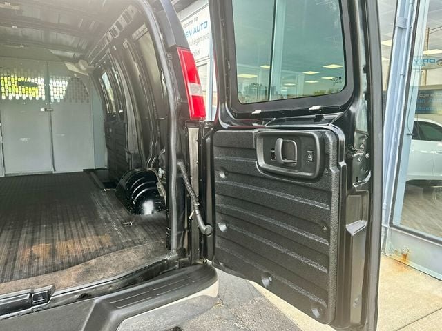 2017 GMC Savana Cargo Van RWD 2500 135" - 22475415 - 40