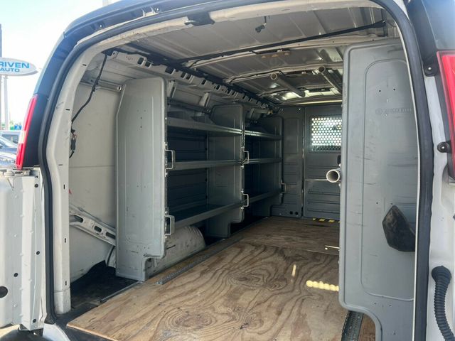 2017 GMC Savana Cargo Van RWD 2500 135" - 22723007 - 33