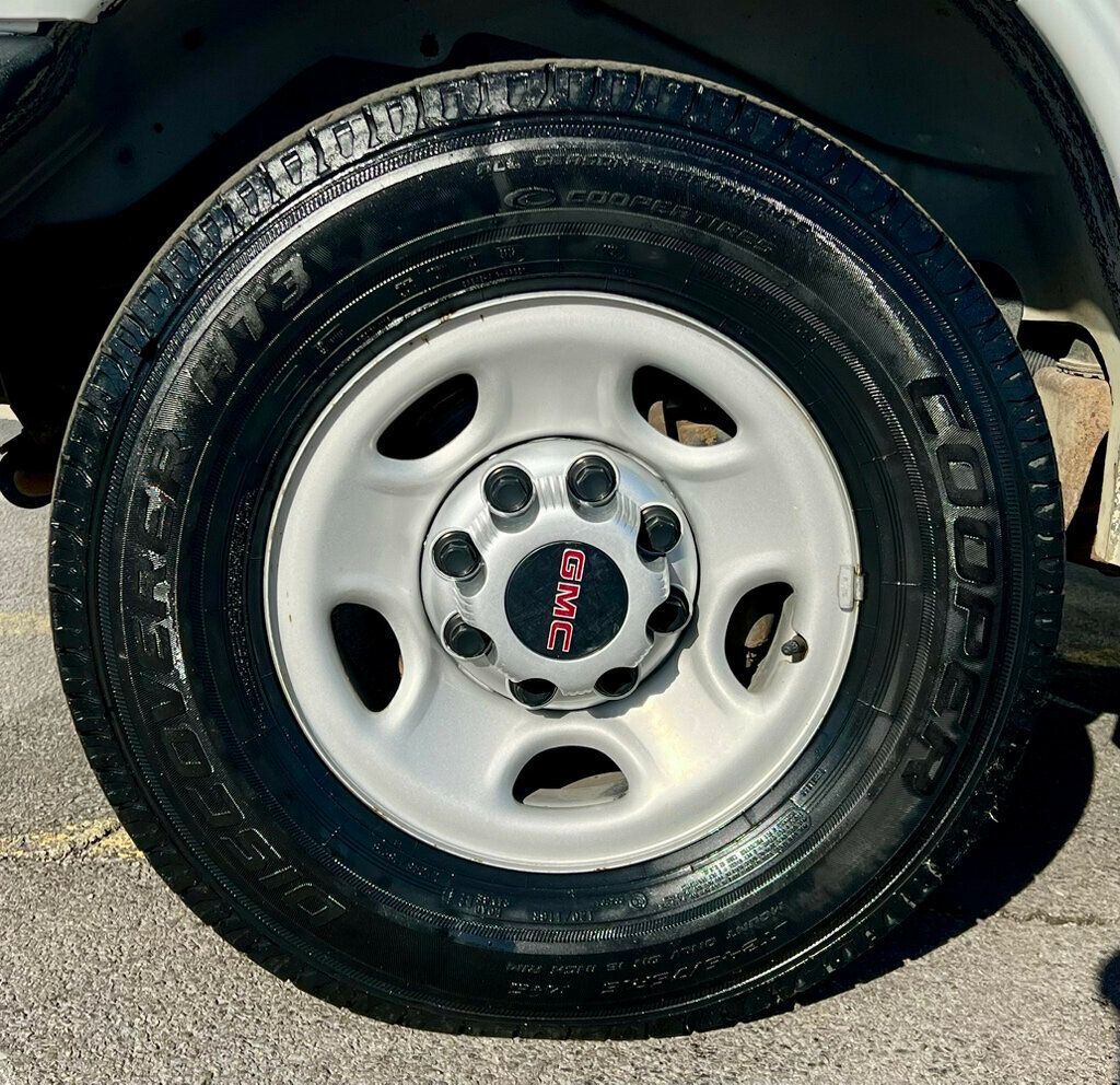 2017 GMC Savana Cargo Van RWD 2500 135" - 22934508 - 16