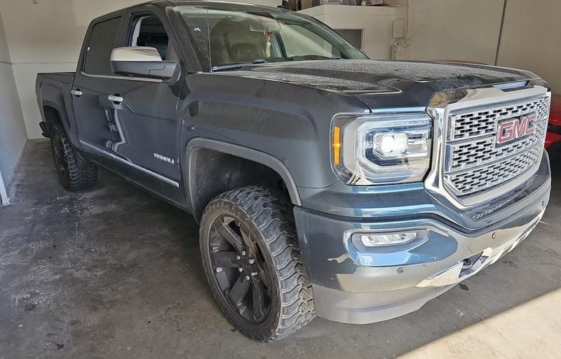 2017 GMC Sierra 1500 4WD Crew Cab 143.5" Denali - 22773157 - 2