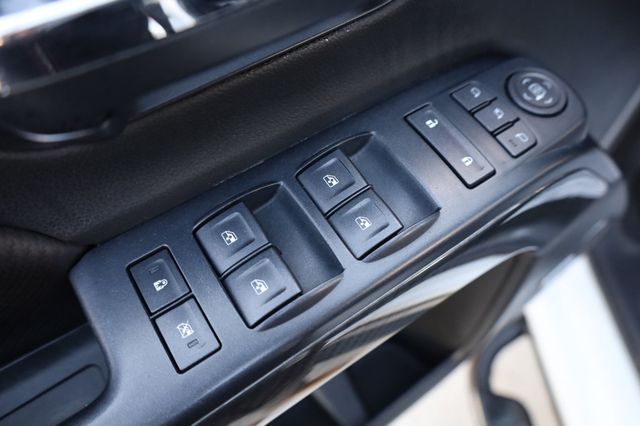 2017 GMC Sierra 1500 4WD Crew Cab 143.5" SLT - 22878469 - 38