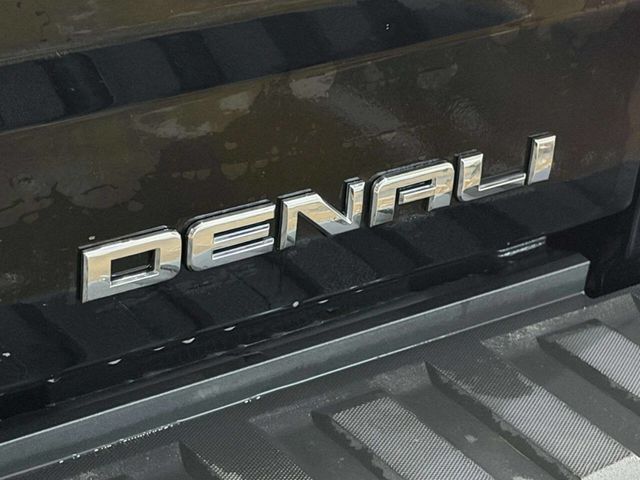 2017 GMC Sierra 1500 Denali 4x4 4dr Crew Cab 5.8 ft. SB - 23030892 - 19
