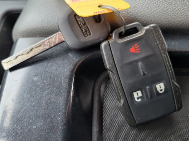 2017 GMC Sierra 1500 Crew Cab Pickup 4D 5 3/4 ft - 22997797 - 32