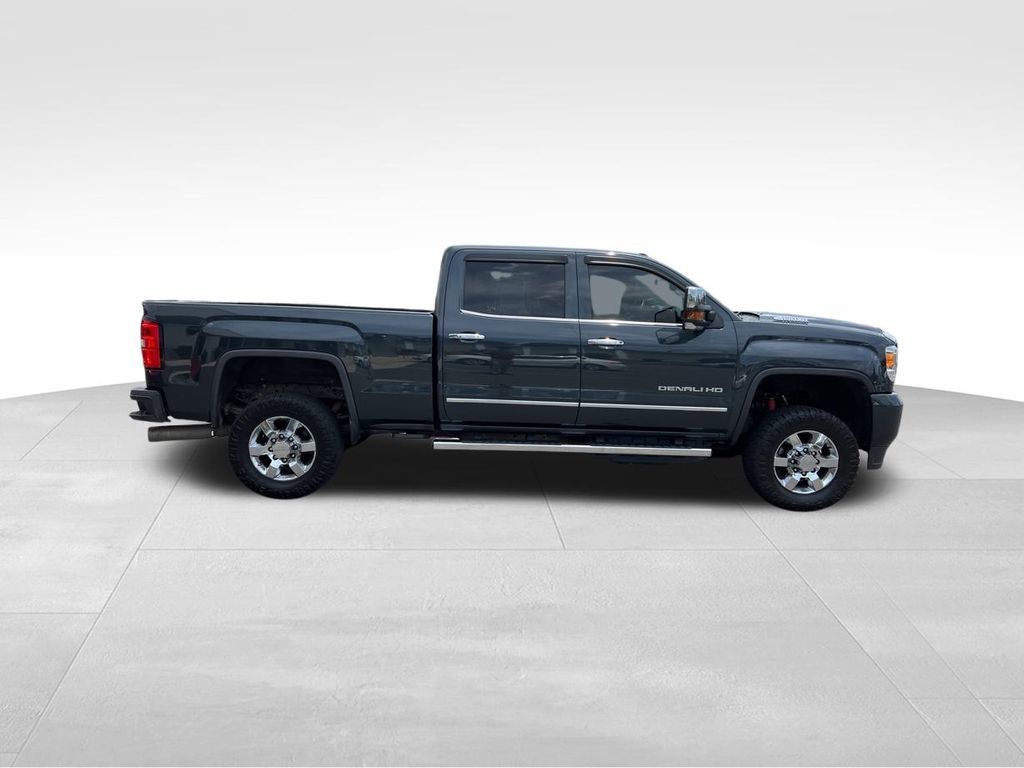 2017 GMC Sierra 3500HD Denali - 22538231 - 9