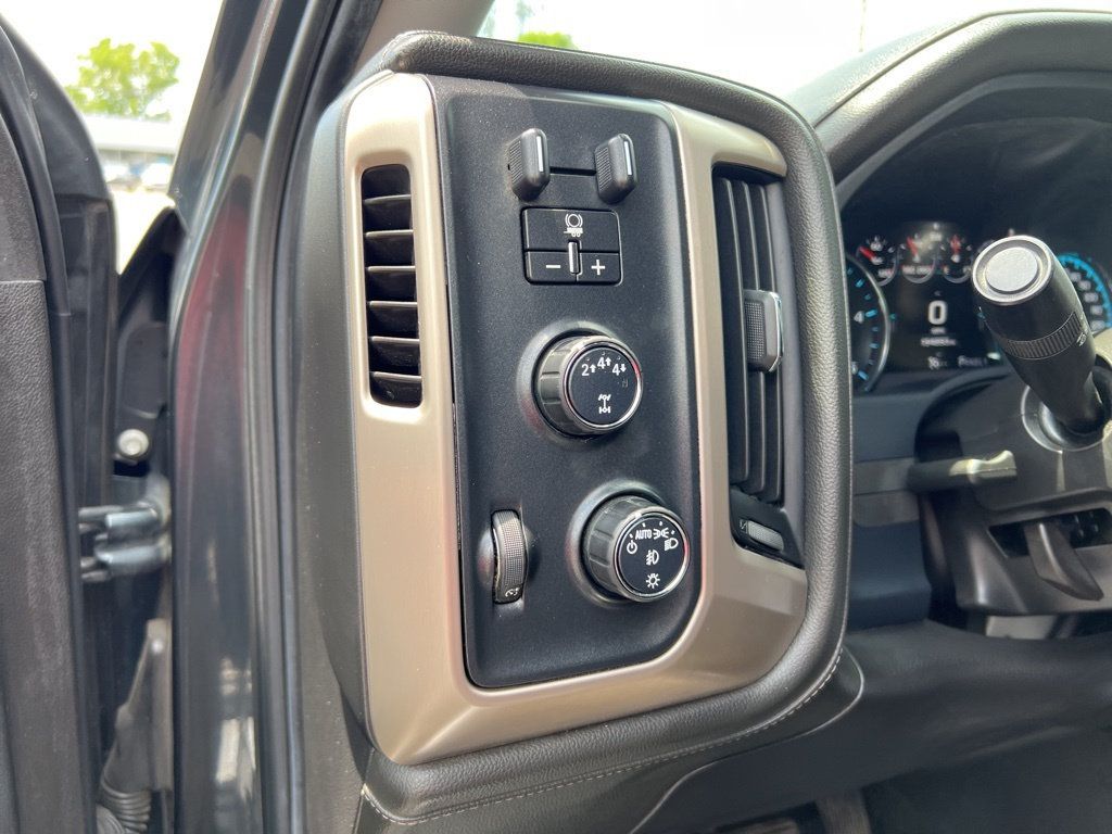 2017 GMC Sierra 3500HD Denali - 22538231 - 17