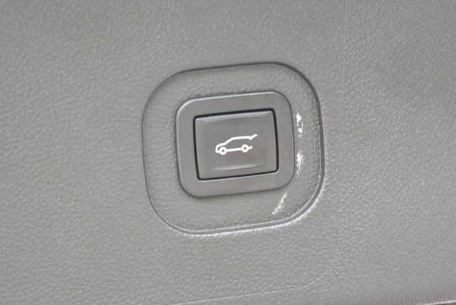 2017 GMC Terrain AWD 4 Door SLT SUV W/Open Road and Nightfall Packages - 22905753 - 16