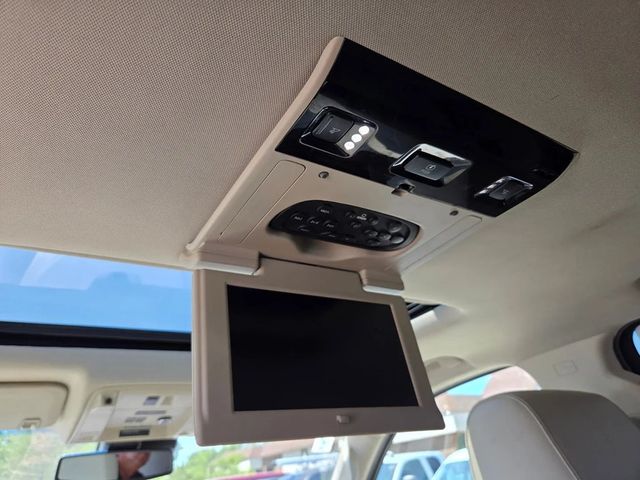 2017 GMC Yukon Denali Sport Utility 4D - 22924037 - 9