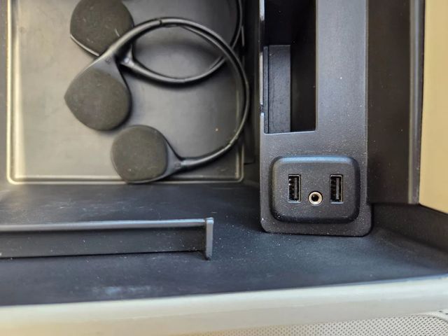 2017 GMC Yukon Denali Sport Utility 4D - 22924037 - 30