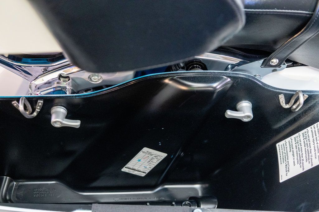 2017 Harley-Davidson FLHTCU Ultra Classic NICE UPGRADES!!! - 22988465 - 33