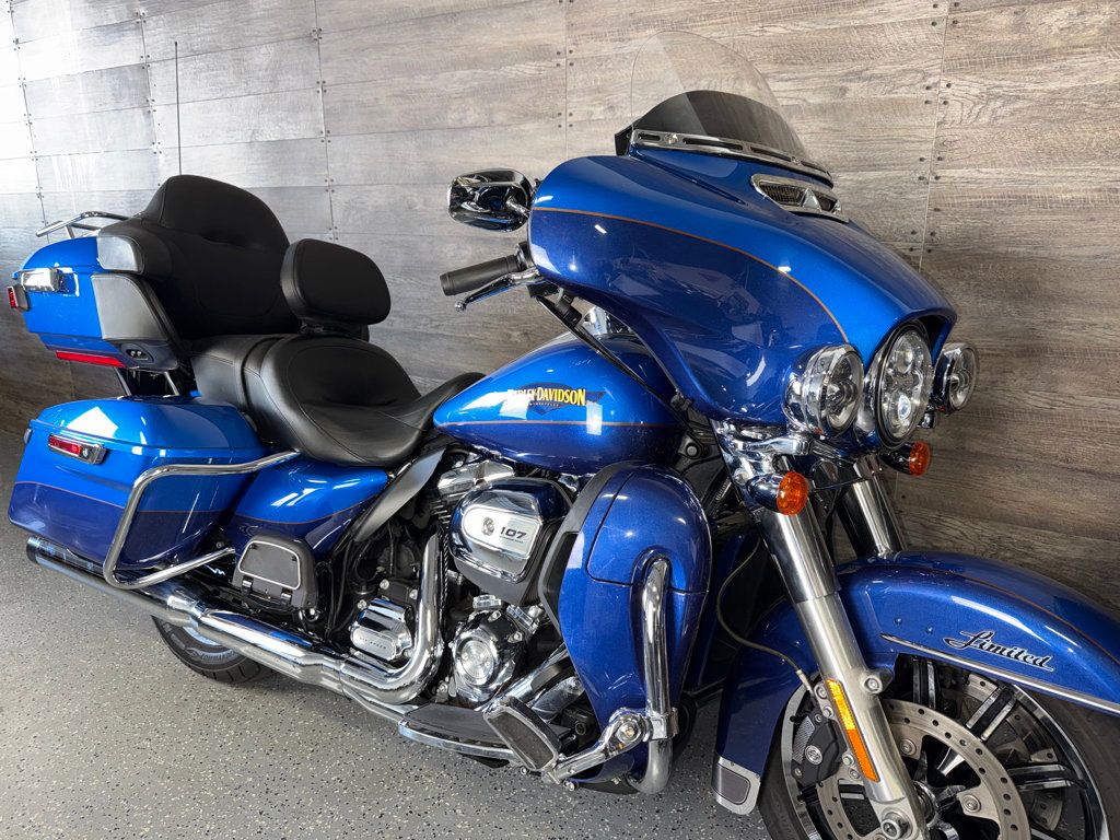 2017 Harley-Davidson FLHTK Ultra Limited SUPER CLEAN! - 23056311 | Video 2