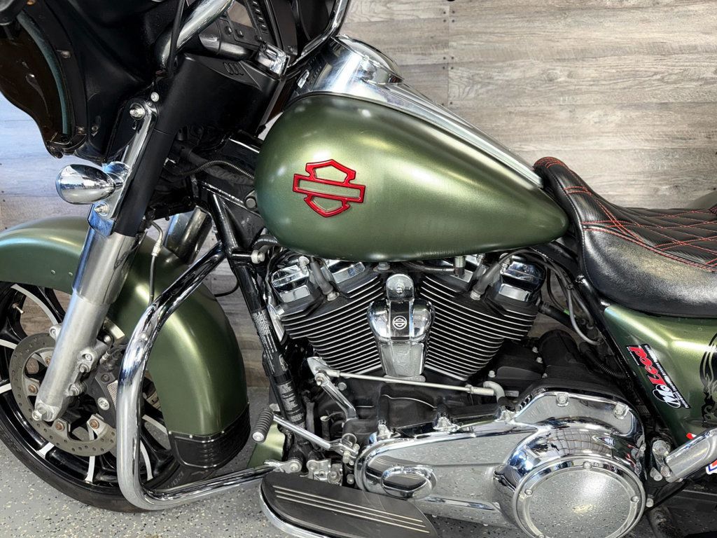 2017 Harley-Davidson FLHX Street Glide Custom! - 22943900 - 14