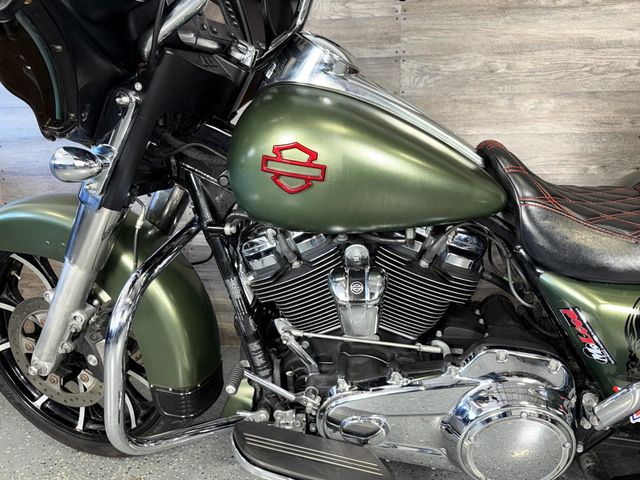 2017 Harley-Davidson FLHX Street Glide Custom! - 22943900 - 14