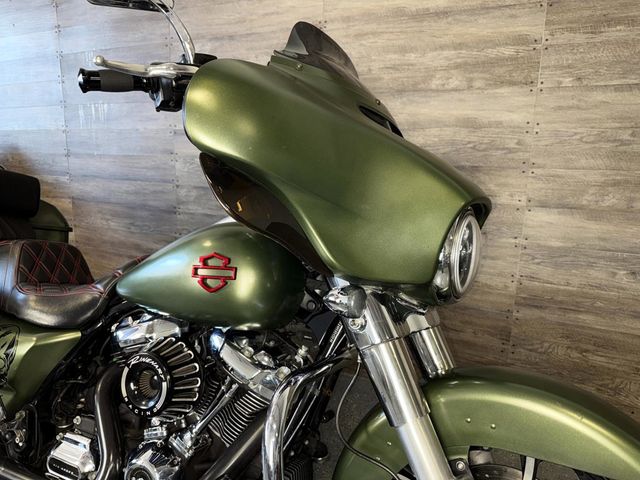 2017 Harley-Davidson FLHX Street Glide Custom! - 22943900 - 3