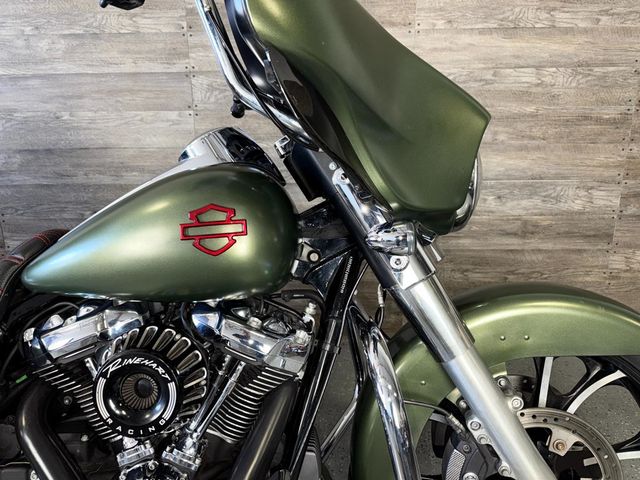 2017 Harley-Davidson FLHX Street Glide Custom! - 22943900 - 4