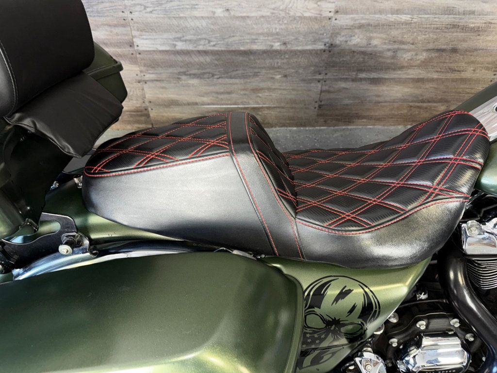 2017 Harley-Davidson FLHX Street Glide Custom! - 22943900 - 7