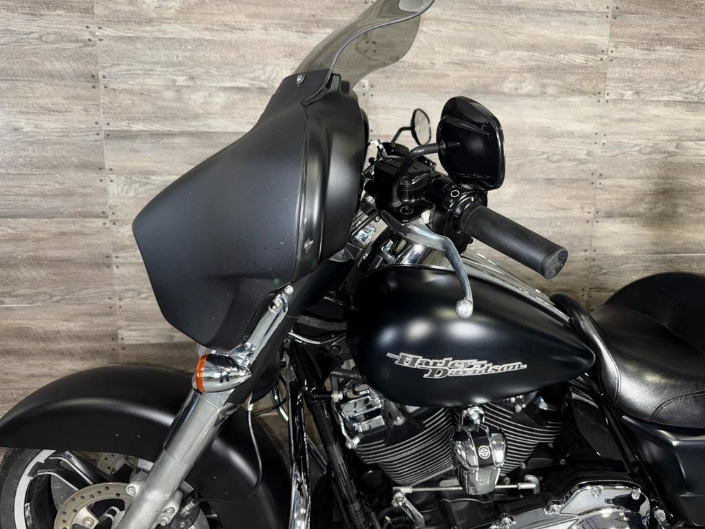 2017 Harley-Davidson FLHX Street Glide SUPER CLEAN! - 22904152 - 12