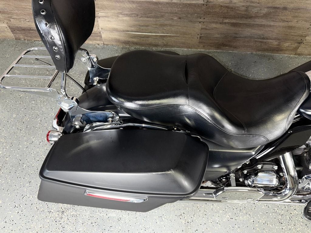 2017 Harley-Davidson FLHX Street Glide SUPER CLEAN! - 22904152 - 7