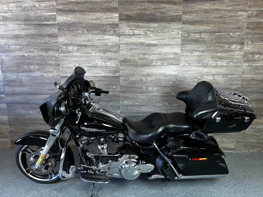 2017 Harley-Davidson FLHXS Street Glide Special One Owner! - 22406089 - 10