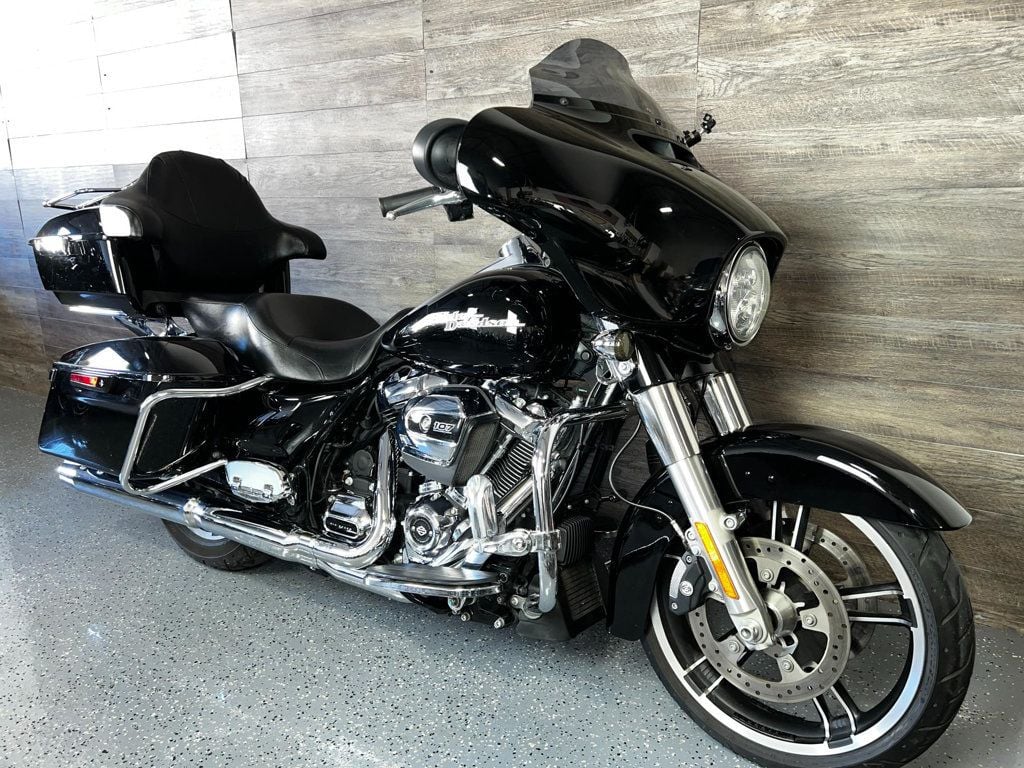 2017 Harley-Davidson FLHXS Street Glide Special One Owner! - 22406089 - 1