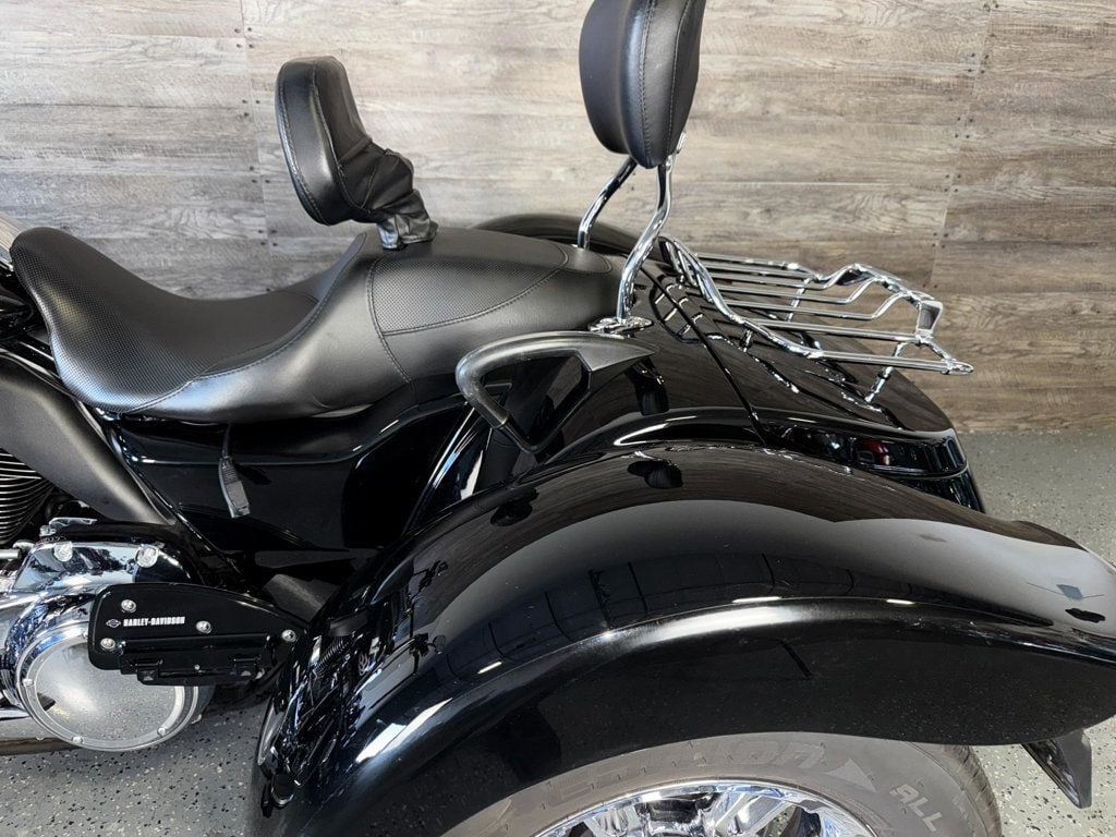 2017 Harley-Davidson FLRT Freewheeler One Owner! - 22932876 - 12