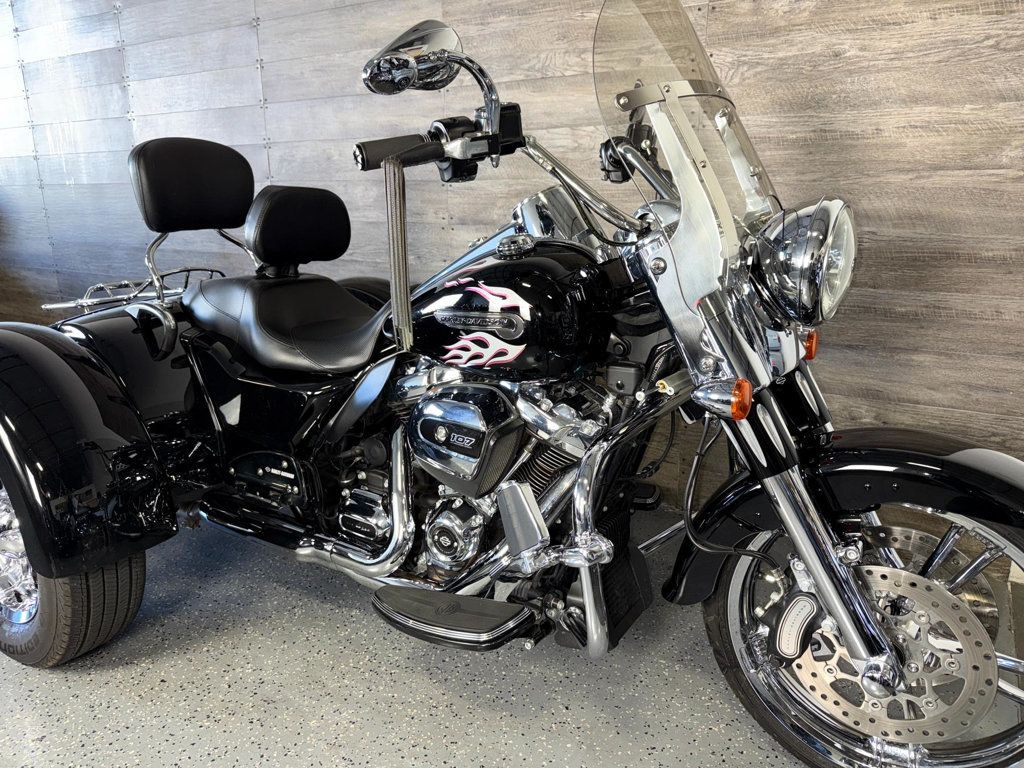 2017 Harley-Davidson FLRT Freewheeler One Owner! - 22932876 - 1