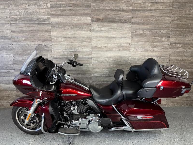 2017 Harley-Davidson FLTRU Road Glide Ultra SUPER CLEAN! - 22927222 - 10