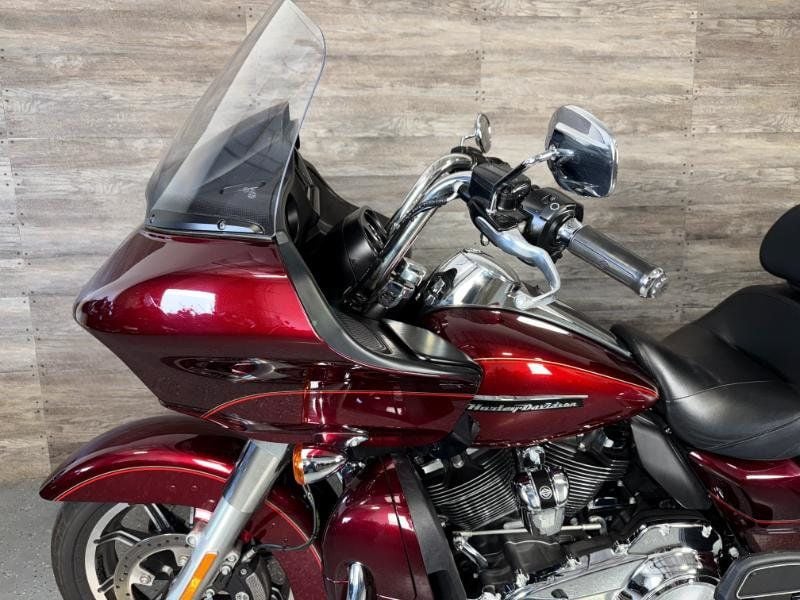 2017 Harley-Davidson FLTRU Road Glide Ultra SUPER CLEAN! - 22927222 - 11
