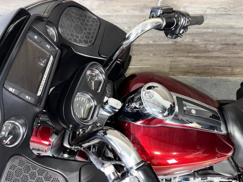 2017 Harley-Davidson FLTRU Road Glide Ultra SUPER CLEAN! - 22927222 - 13