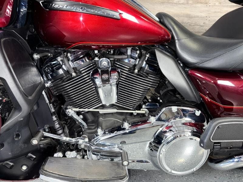 2017 Harley-Davidson FLTRU Road Glide Ultra SUPER CLEAN! - 22927222 - 14