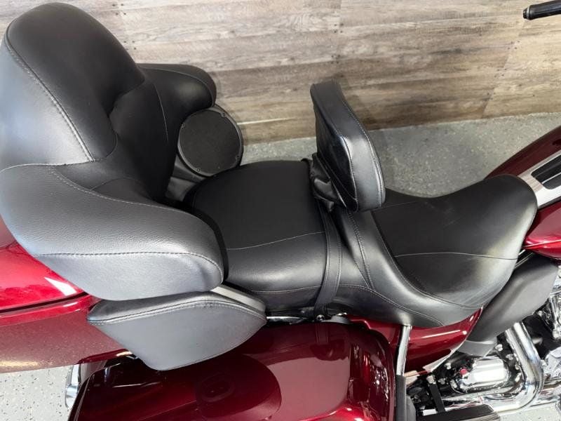 2017 Harley-Davidson FLTRU Road Glide Ultra SUPER CLEAN! - 22927222 - 8