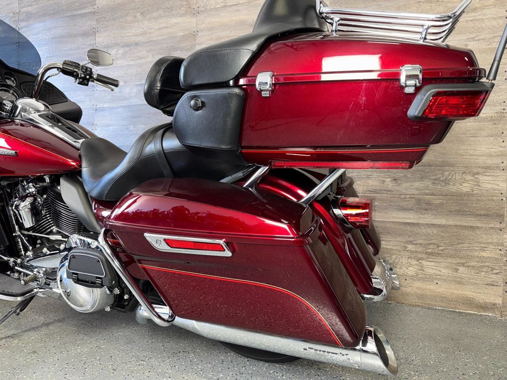 2017 Harley-Davidson FLTRU Road Glide Ultra SUPER CLEAN! - 22991972 - 13