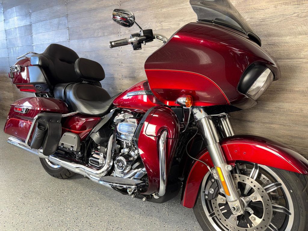 2017 Harley-Davidson FLTRU Road Glide Ultra SUPER CLEAN! - 22991972 | Video 2