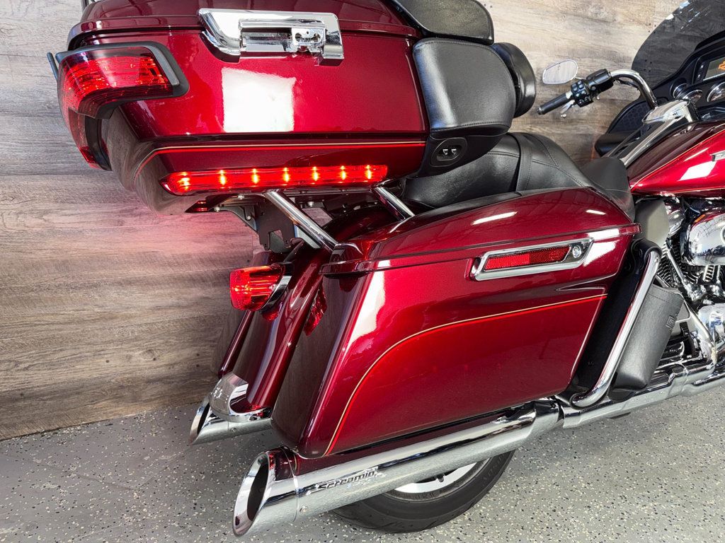 2017 Harley-Davidson FLTRU Road Glide Ultra SUPER CLEAN! - 22991972 - 7