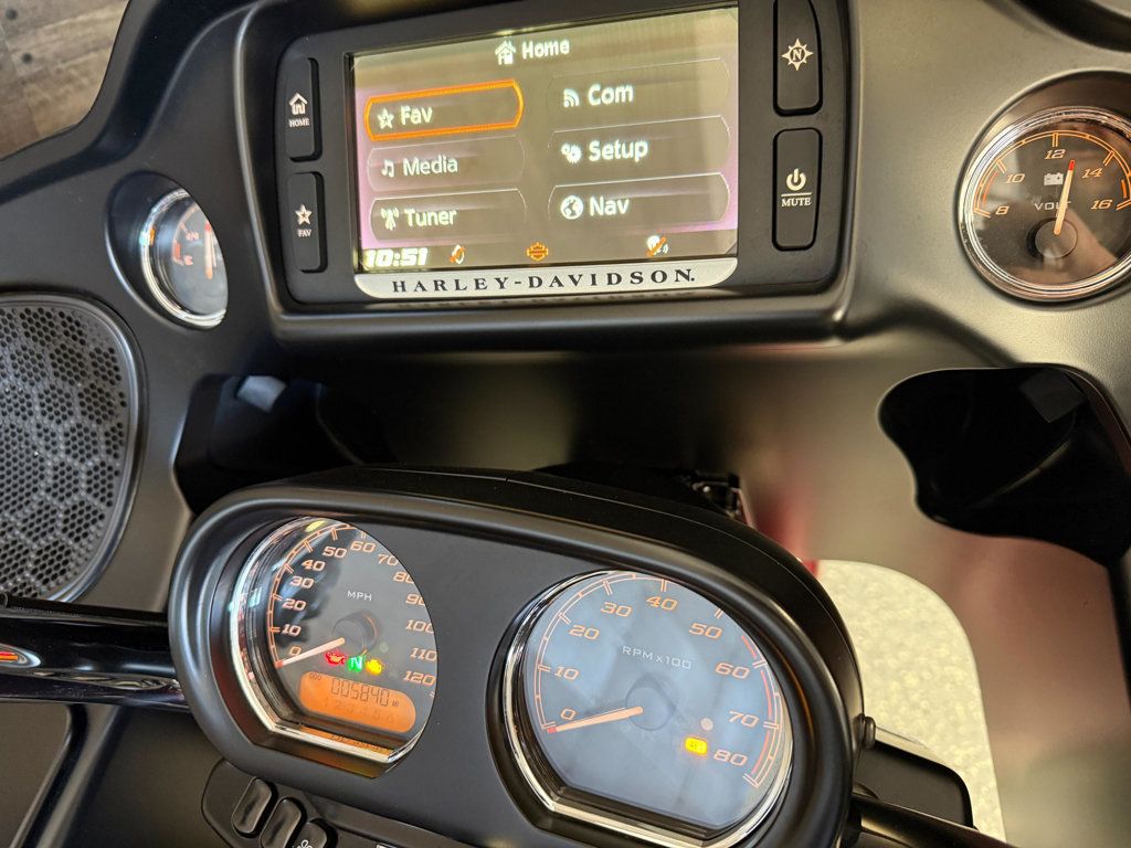 2017 Harley-Davidson FLTRU Road Glide Ultra SUPER CLEAN! - 22991972 - 8