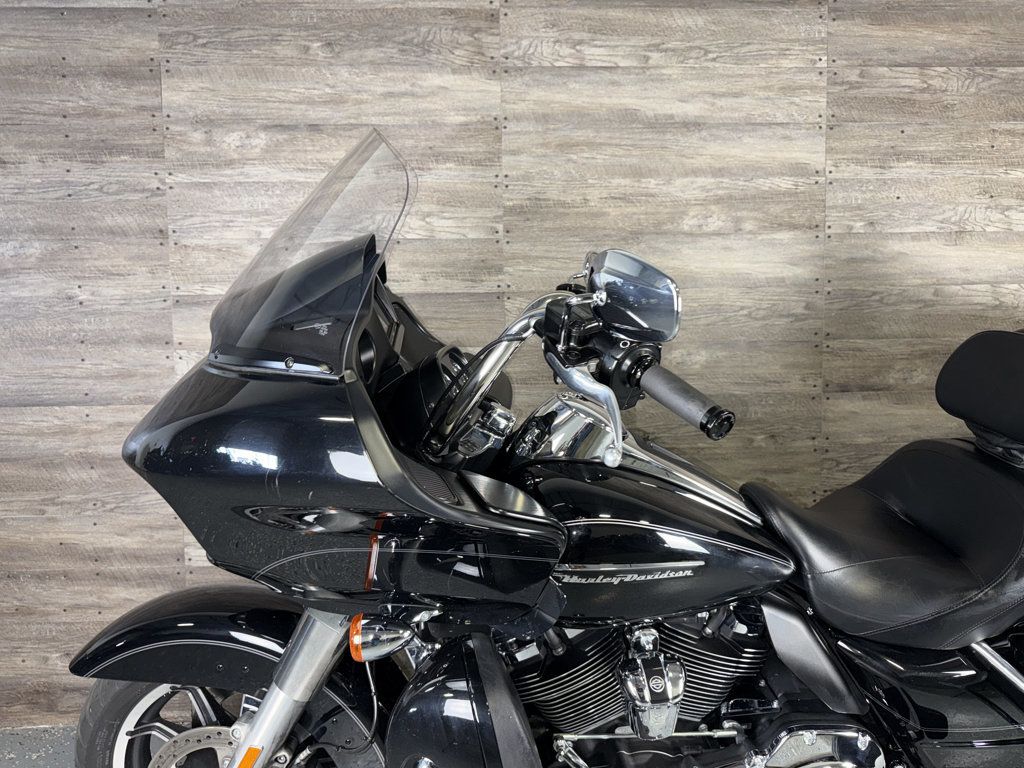 2017 Harley-Davidson FLTRU Road Glide Ultra SUPER CLEAN! - 23084047 - 12